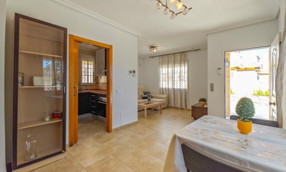 Resale - Villa - Torrevieja - La Mata
