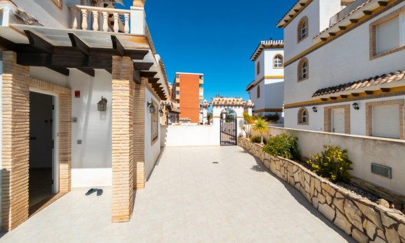 Resale - Villa - Torrevieja - La Mata