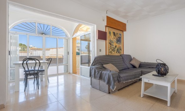 Resale - Villa - Torrevieja - Urbanización San Luis