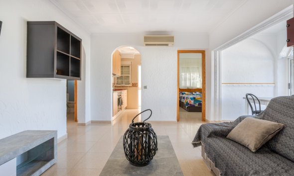 Resale - Villa - Torrevieja - Urbanización San Luis