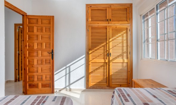 Resale - Villa - Torrevieja - Urbanización San Luis