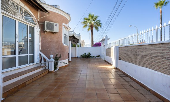 Resale - Villa - Torrevieja - Urbanización San Luis