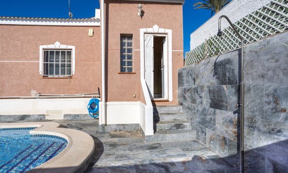 Resale - Villa - Torrevieja - Urbanización San Luis