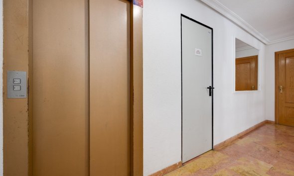 Resale - Apartment - Torrevieja - Playa del cura