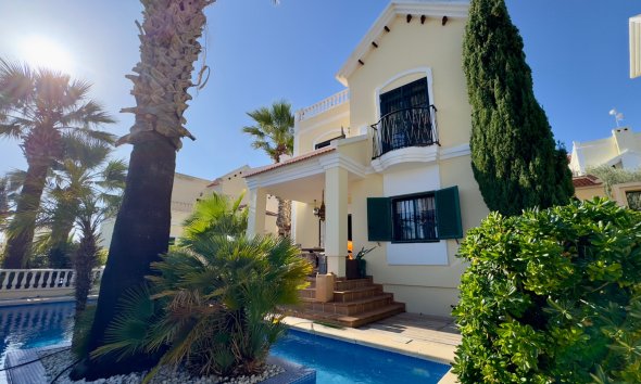 Resale - Villa * - Orihuela Costa - Los Dolses