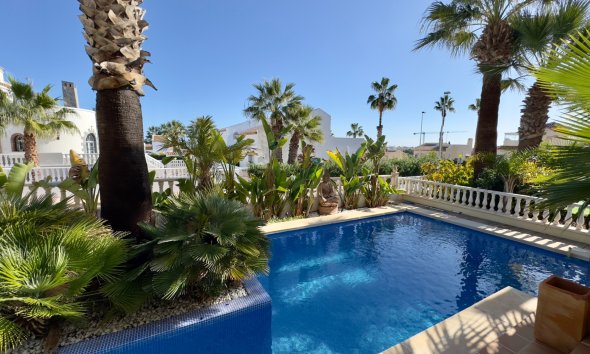 Resale - Villa * - Orihuela Costa - Los Dolses