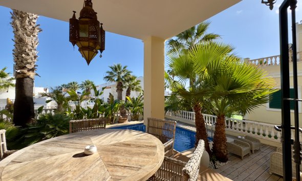 Resale - Villa * - Orihuela Costa - Los Dolses
