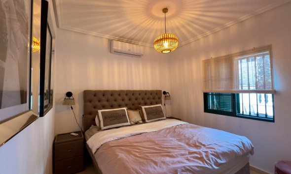 Resale - Villa * - Orihuela Costa - Los Dolses