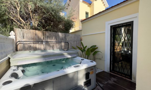 Resale - Villa * - Orihuela Costa - Los Dolses