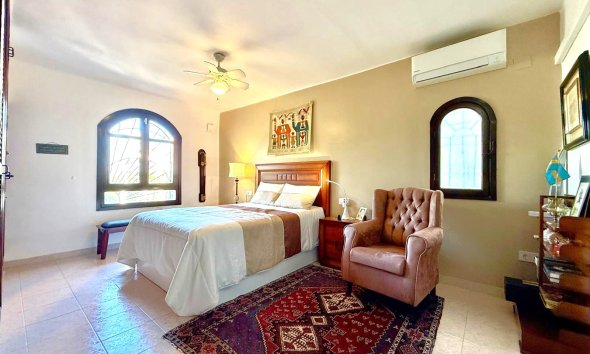 Resale - Villa - Orihuela Costa - Villamartín