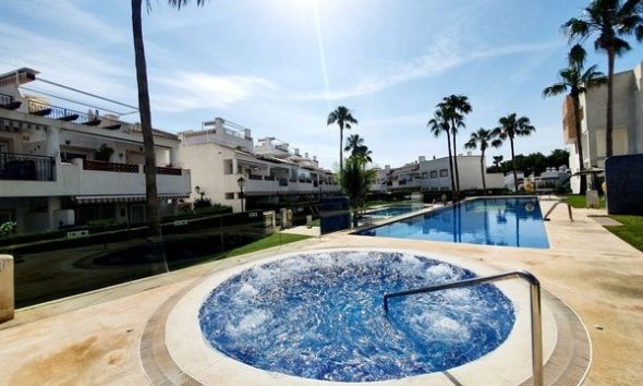 Resale - Apartment - Orihuela Costa - Villamartín