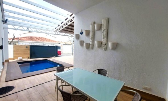 Resale - Villa - Pilar de la Horadada - Torre De La Horadada