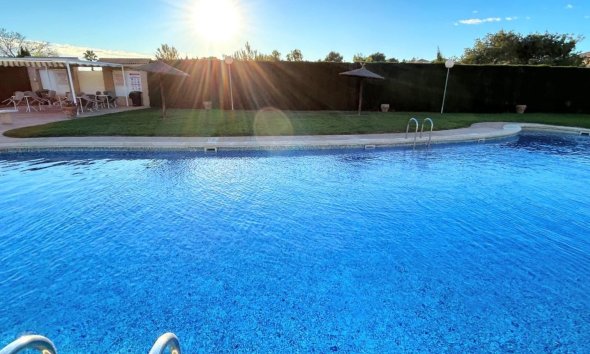 Resale - Terraced house / Townhouse - Orihuela Costa - Villamartín