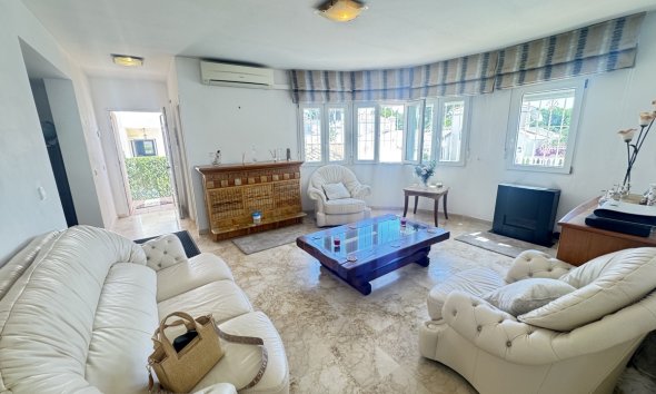 Resale - Villa - Las Ramblas Golf