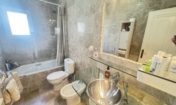 Resale - Villa - Las Ramblas Golf