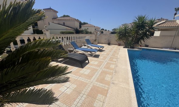 Resale - Villa - Las Ramblas Golf