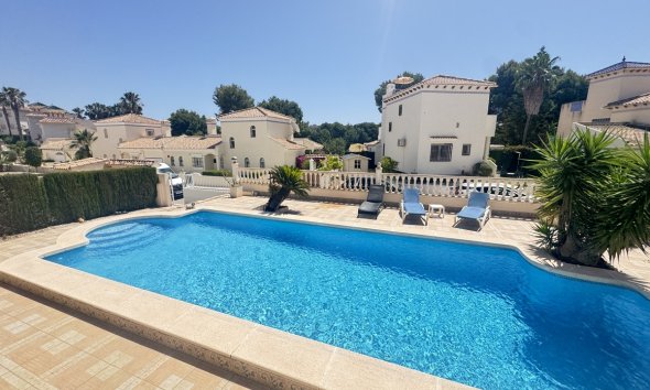 Resale - Villa - Las Ramblas Golf