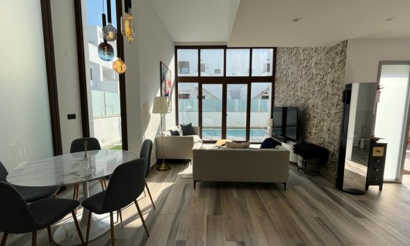 Reventa - Villa - Torrevieja - Los Balcones