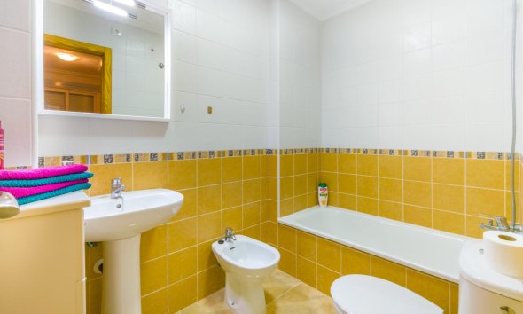 Resale - Apartment - Torrevieja - Acequion