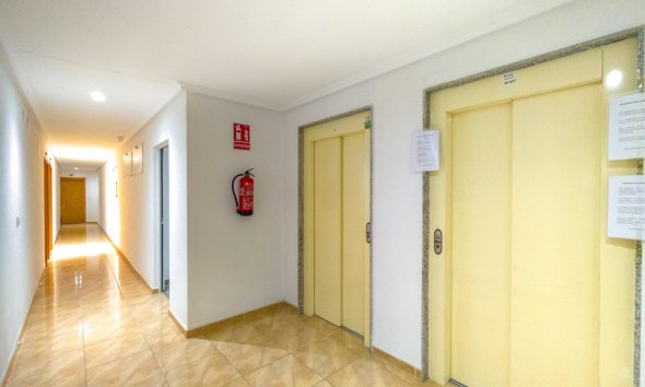 Resale - Apartment - Torrevieja - Acequion