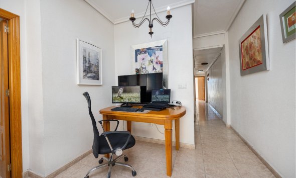 Resale - Apartment - Torrevieja - Playa del cura