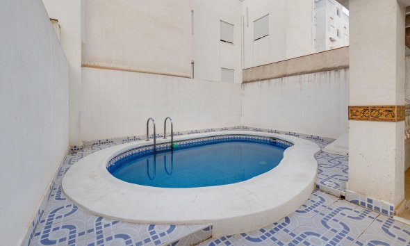 Resale - Apartment - Torrevieja - Playa del cura