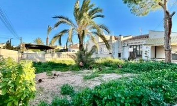 Resale - Villa - Torrevieja - Aguas Nuevas