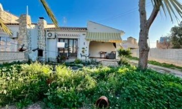 Resale - Villa - Torrevieja - Aguas Nuevas