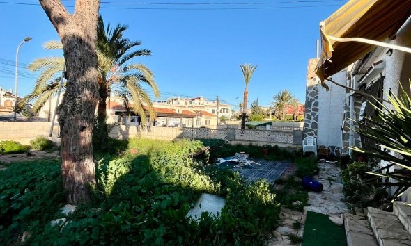 Resale - Villa - Torrevieja - Aguas Nuevas