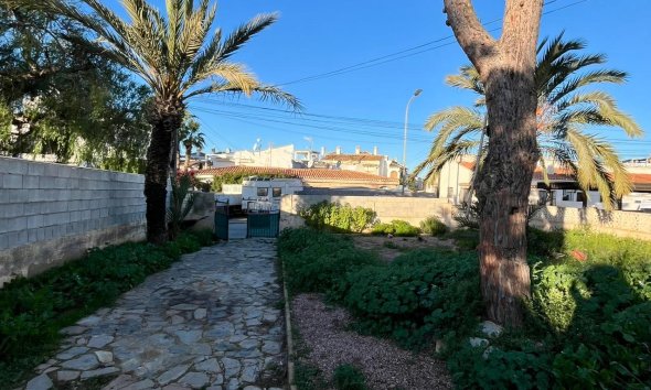 Resale - Villa - Torrevieja - Aguas Nuevas