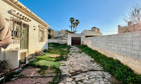 Resale - Villa - Torrevieja - Aguas Nuevas