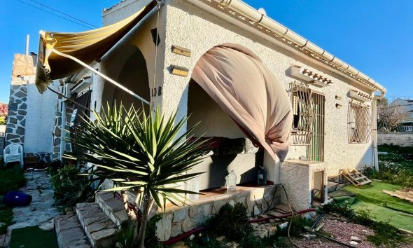 Resale - Villa - Torrevieja - Aguas Nuevas