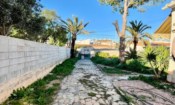 Resale - Villa - Torrevieja - Aguas Nuevas