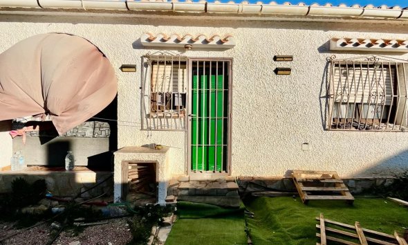 Resale - Villa - Torrevieja - Aguas Nuevas
