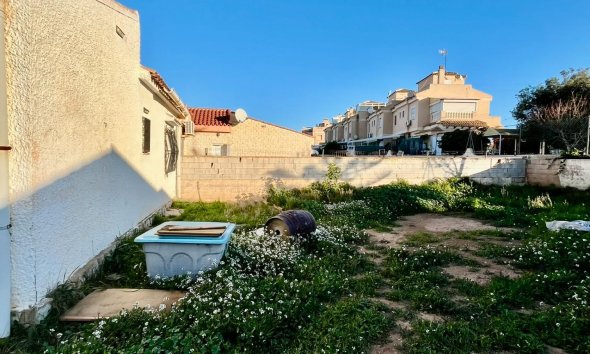 Resale - Villa - Torrevieja - Aguas Nuevas