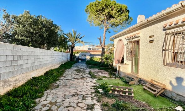 Resale - Villa - Torrevieja - Aguas Nuevas