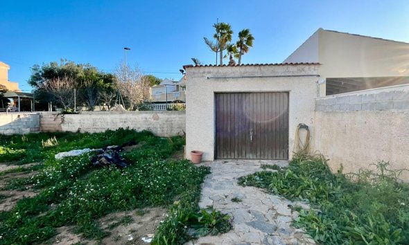 Resale - Villa - Torrevieja - Aguas Nuevas