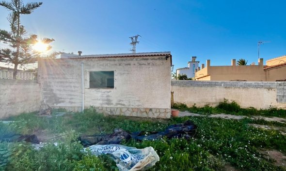 Resale - Villa - Torrevieja - Aguas Nuevas