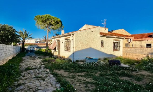 Resale - Villa - Torrevieja - Aguas Nuevas