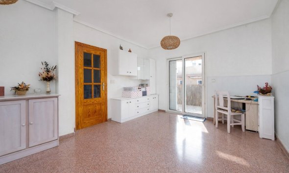 Resale - Apartment - Torrevieja - Parque de Las Naciones