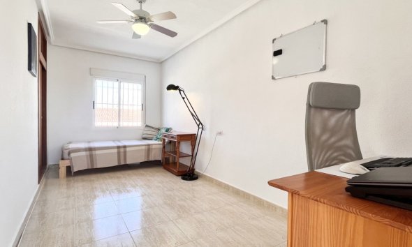 Resale - Terraced house / Townhouse - Torrevieja - La Siesta - El Salado -  Torreta