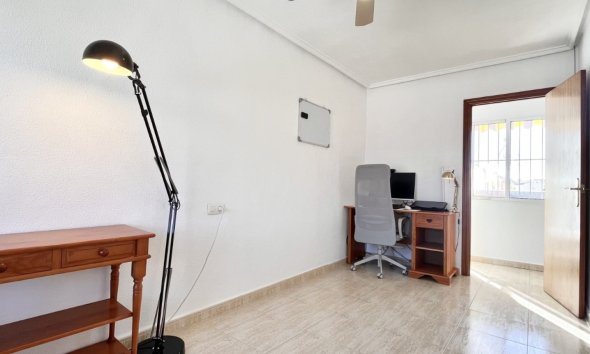 Resale - Terraced house / Townhouse - Torrevieja - La Siesta - El Salado -  Torreta