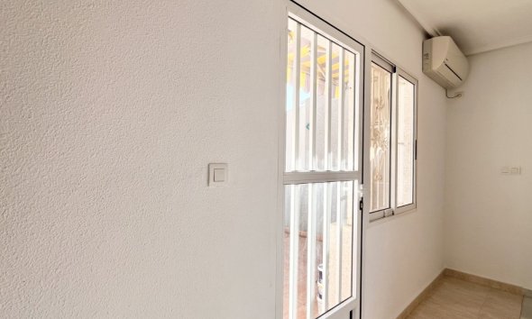 Resale - Terraced house / Townhouse - Torrevieja - La Siesta - El Salado -  Torreta