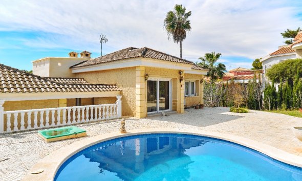 Resale - Villa - Orihuela Costa - Dehesa de Campoamor