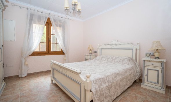 Resale - Villa - Orihuela Costa - Campoamor