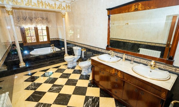 Resale - Villa - Orihuela Costa - Campoamor