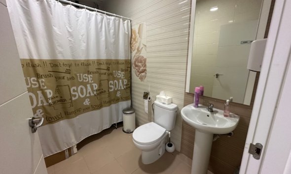 Resale - Commercial premises / Commercial unit / Retail space - Orihuela Costa - La Zenia