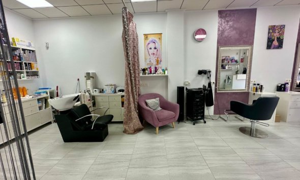 Resale - Commercial premises / Commercial unit / Retail space - Orihuela Costa - La Zenia