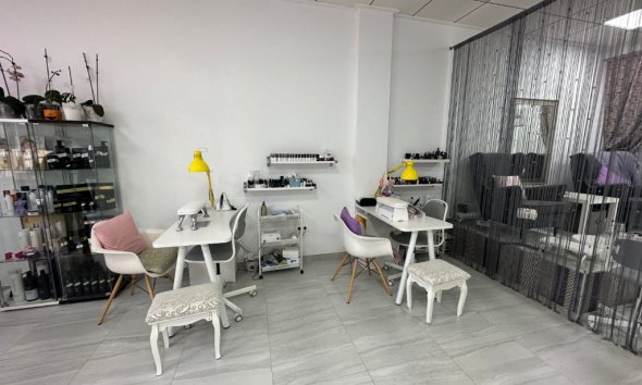 Resale - Commercial premises / Commercial unit / Retail space - Orihuela Costa - La Zenia