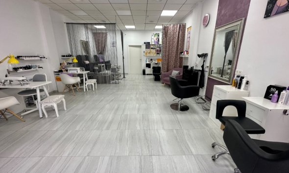 Resale - Commercial premises / Commercial unit / Retail space - Orihuela Costa - La Zenia